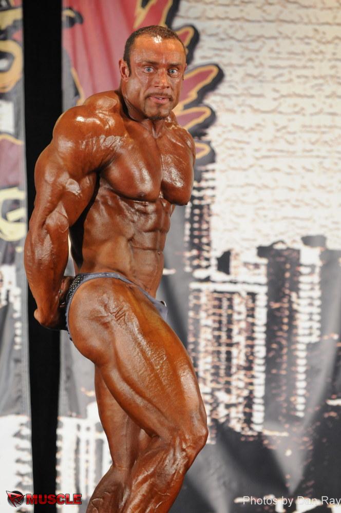 Hennie  Kotze - IFBB Wings of Strength Chicago Pro 2012 - #1